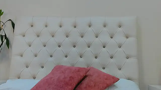 Snapshot of Perla_Giraldo chatting on October 2, 4:19 am Perla Giraldo online show from October 2, 4:19 am