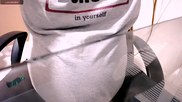 Snapshot of charlothee12 chatting on December 21, 2:19 am charlothee12 online show from December 21, 2:19 am