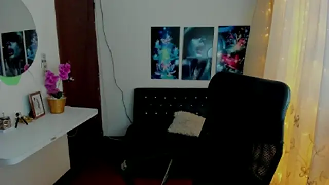 Snapshot of valeria-duarte chatting on November 24, 10:20 pm valeria-duarte online show from November 24, 10:20 pm