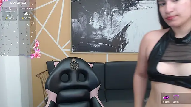 Snapshot of olivia_russo_ chatting on November 22, 8:08 pm olivia russo online show from November 22, 8:08 pm