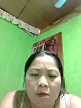 Snapshot of hottestmommm12345 chatting on October 30, 3:08 am hottestmommm12345 online show from October 30, 3:08 am