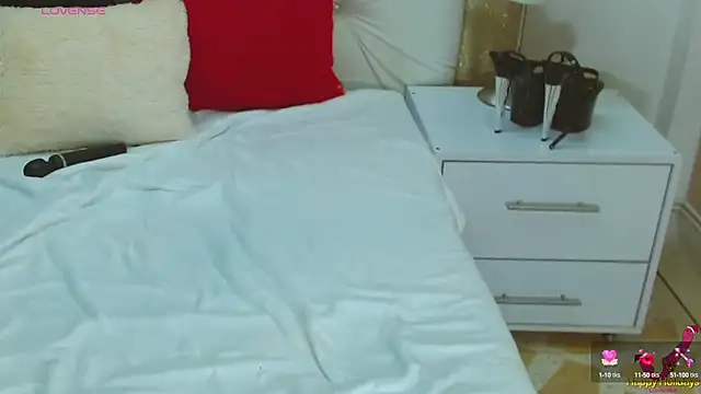 WildScarlet online show from January 31, 3:33 pm