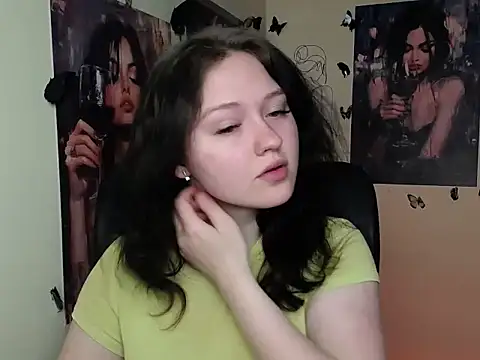 LadyAlice  online show from April 9, 6:13 am