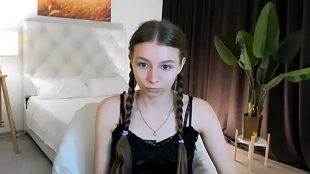 JulieDaniel online show from September 17, 4:14 am