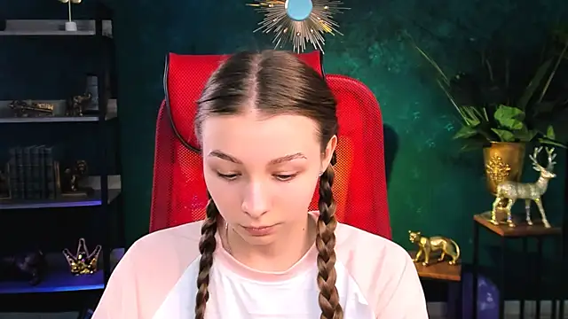 JulieDaniel online show from November 10, 8:24 am