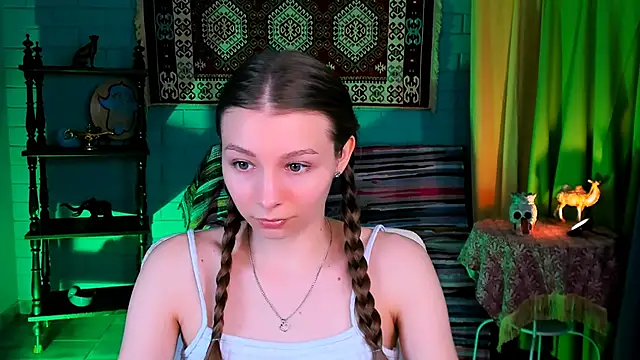 JulieDaniel online show from December 2, 4:18 am