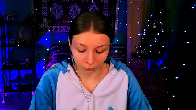 JulieDaniel online show from December 22, 8:22 am