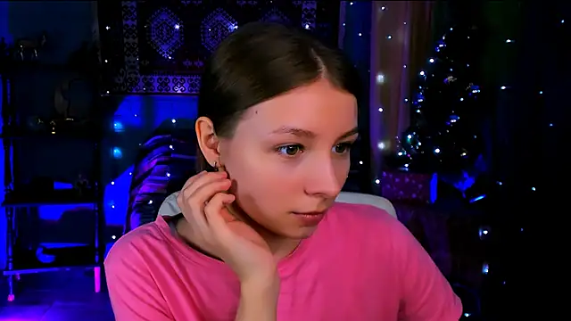 JulieDaniel online show from December 23, 8:23 am