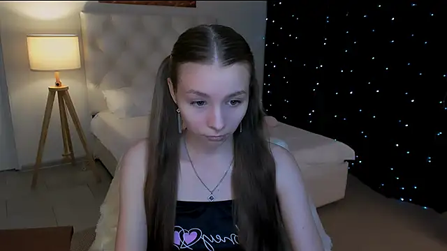 JulieDaniel online show from February 18, 4:19 am