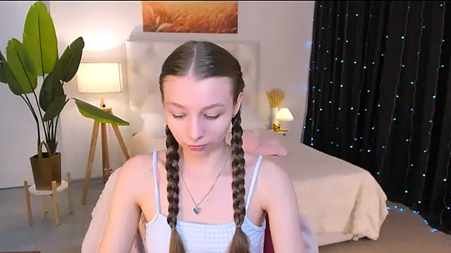 JulieDaniel online show from April 15, 8:21 am