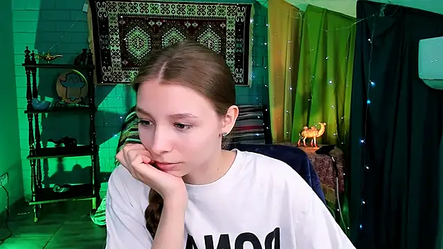 JulieDaniel online show from April 17, 4:26 am