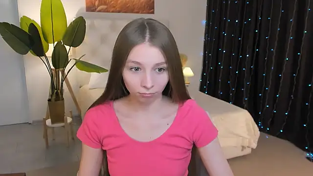 JulieDaniel online show from April 21, 8:42 am