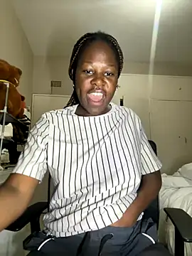 Snapshot of DarkBerryDiamond255 chatting on October 11, 8:29 pm DarkBerryDiamond255 online show from October 11, 8:29 pm