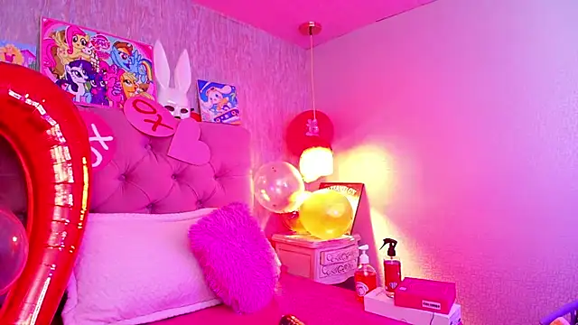 laurenelove online show from February 13, 3:46 am