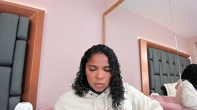 Snapshot of LisaMendez chatting on November 15, 3:37 am LisaMendez online show from November 15, 3:37 am