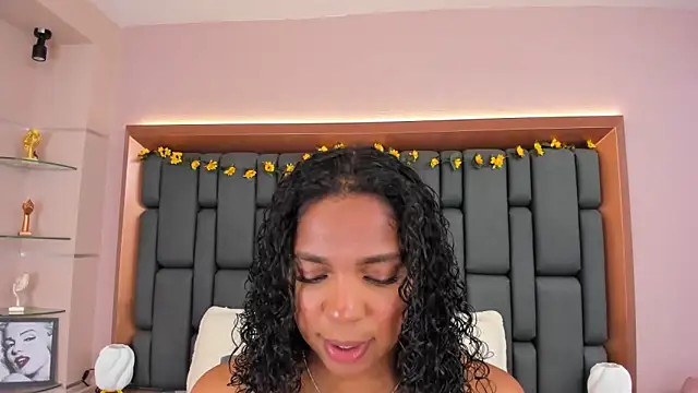 Snapshot of LisaMendez chatting on November 20, 3:50 am LisaMendez online show from November 20, 3:50 am