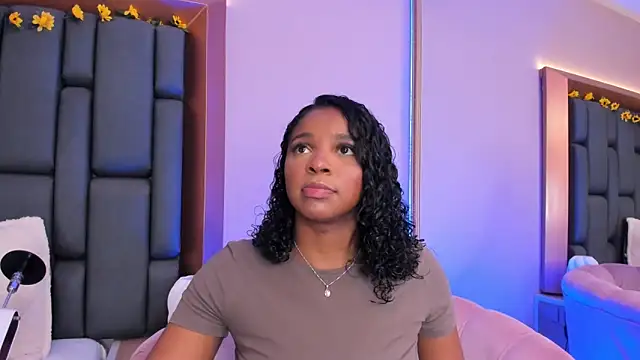 Snapshot of LisaMendez chatting on November 28, 11:40 pm LisaMendez online show from November 28, 11:40 pm