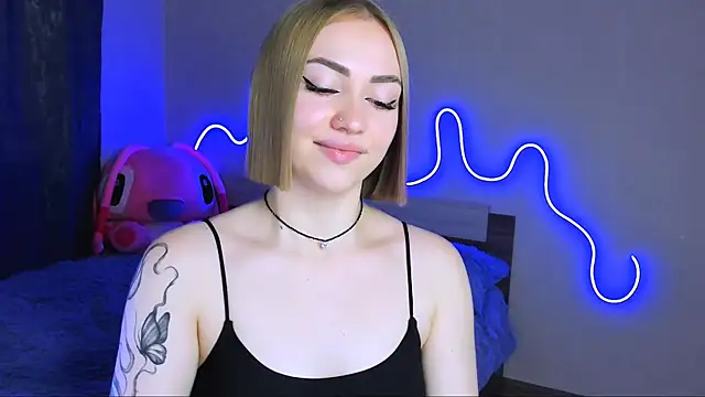 Snapshot of LaraKrein_lk chatting on September 20, 1:56 pm LaraKrein lk online show from September 20, 1:56 pm