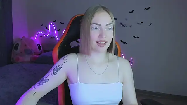 Snapshot of LaraKrein_lk chatting on October 28, 6:54 pm LaraKrein lk online show from October 28, 6:54 pm