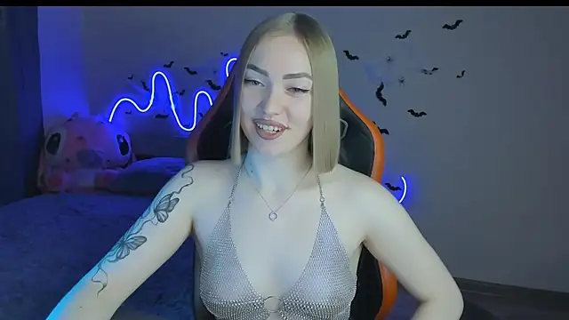 Snapshot of LaraKrein_lk chatting on October 29, 2:52 pm LaraKrein lk online show from October 29, 2:52 pm