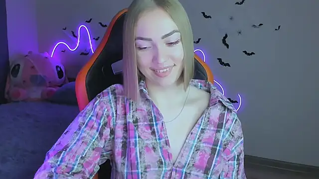 Snapshot of LaraKrein_lk chatting on November 1, 1:24 pm LaraKrein lk online show from November 1, 1:24 pm