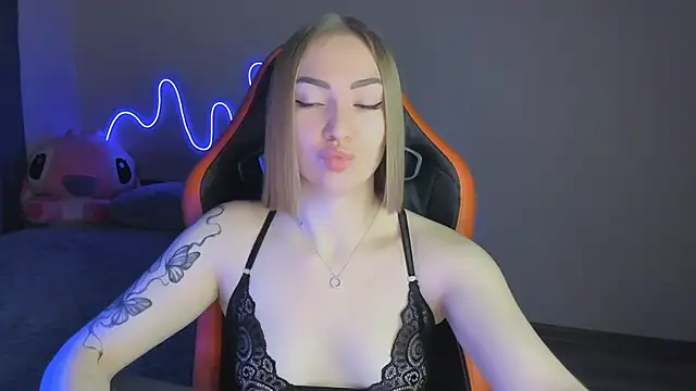 Snapshot of LaraKrein_lk chatting on November 7, 3:12 pm LaraKrein lk online show from November 7, 3:12 pm