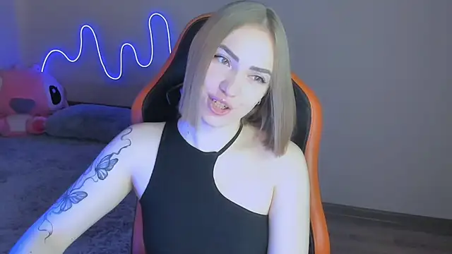 Snapshot of LaraKrein_lk chatting on November 15, 10:45 am LaraKrein lk online show from November 15, 10:45 am