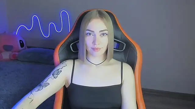 Snapshot of LaraKrein_lk chatting on November 17, 3:51 pm LaraKrein lk online show from November 17, 3:51 pm