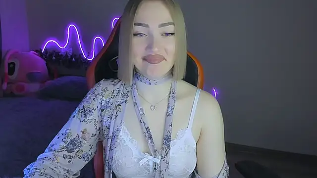 Snapshot of LaraKrein_lk chatting on December 14, 4:12 pm LaraKrein lk online show from December 14, 4:12 pm