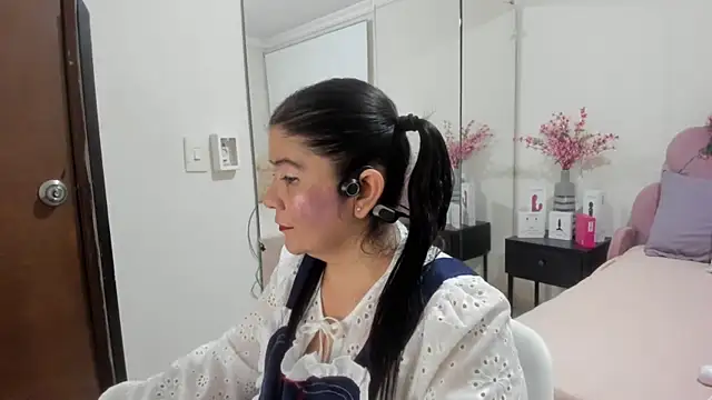 kiraGeiner online show from January 15, 8:01 pm