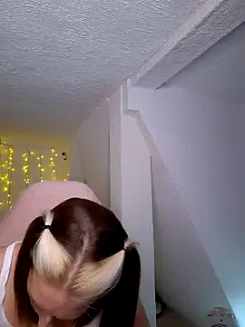 SexyJulia21 online show from February 12, 12:44 pm