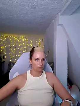 SexyJulia21 online show from March 7, 12:45 pm