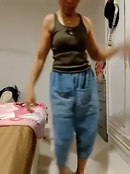 Snapshot of Mama_Eva_1 chatting on May 2, 1:10 am Mama Eva 1 online show from May 2, 1:10 am