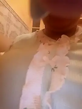 Snapshot of mayakhalyfaa chatting on November 29, 12:02 am mayakhalyfaa online show from November 29, 12:02 am