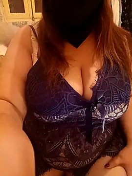 Snapshot of mayakhalyfaa chatting on December 3, 12:51 am mayakhalyfaa online show from December 3, 12:51 am