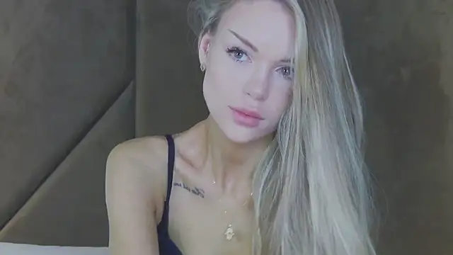 Snapshot of MarilynNova chatting on May 17, 4:32 am MarilynNova online show from May 17, 4:32 am