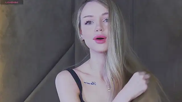 Snapshot of MarilynNova chatting on June 5, 5:36 am MarilynNova online show from June 5, 5:36 am