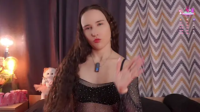 MaudAle online show from December 3, 1:02 am