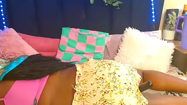 Snapshot of AmazingDarkDoll chatting on November 5, 4:23 am AmazingDarkDoll online show from November 5, 4:23 am