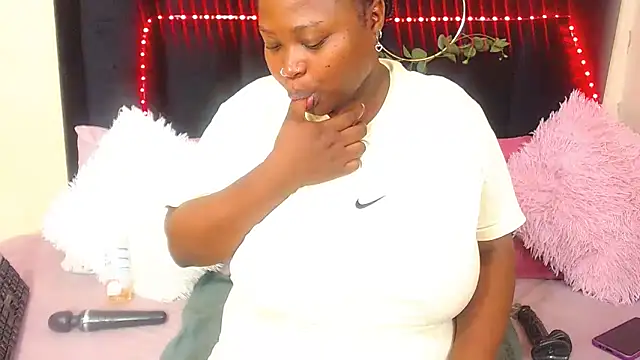 Snapshot of AmazingDarkDoll chatting on November 11, 4:12 am AmazingDarkDoll online show from November 11, 4:12 am