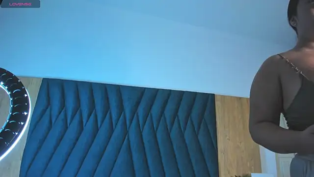 Snapshot of Samy_Grey01 chatting on December 5, 4:10 am Samy Grey01 online show from December 5, 4:10 am