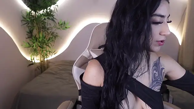 Emma and Issac online show from November 26, 6:14 am