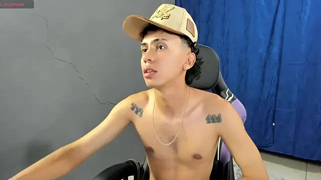 Snapshot of Damien_444 chatting on November 6, 4:02 am Damien 444 online show from November 6, 4:02 am