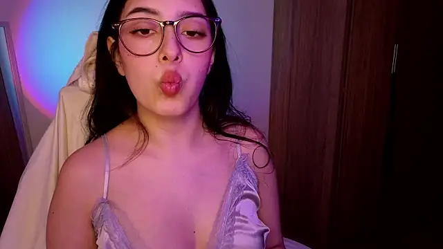 Snapshot of immisssilver chatting on September 10, 2:44 am immisssilver online show from September 10, 2:44 am