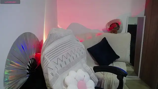 Snapshot of immisssilver chatting on October 8, 1:58 am immisssilver online show from October 8, 1:58 am