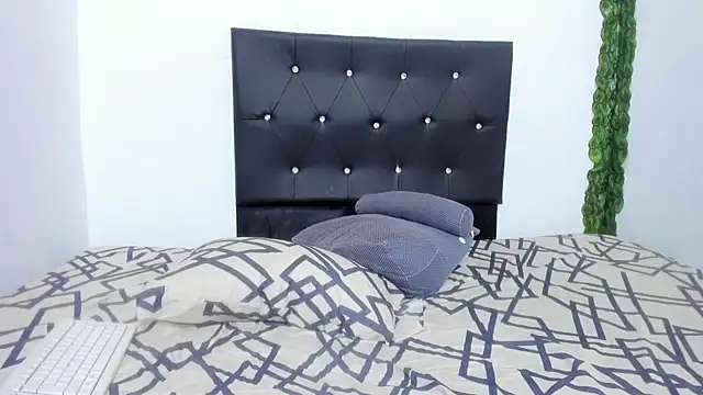 Snapshot of michellnasty chatting on October 2, 7:15 am michellnasty online show from October 2, 7:15 am