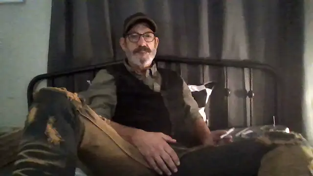 Snapshot of FoxnMouse chatting on October 5, 6:56 am FoxnMouse online show from October 5, 6:56 am