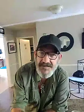 Snapshot of FoxnMouse chatting on October 7, 5:54 pm FoxnMouse online show from October 7, 5:54 pm