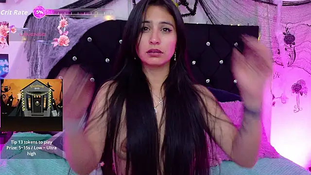 Snapshot of queen_smiley chatting on October 31, 4:57 am queen smiley online show from October 31, 4:57 am