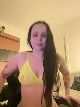 Snapshot of yumi-hot chatting on February 27, 12:21 am yumi-hot online show from February 27, 12:21 am